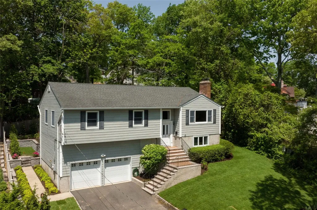 34 E Slope Road Bayville NY 11709