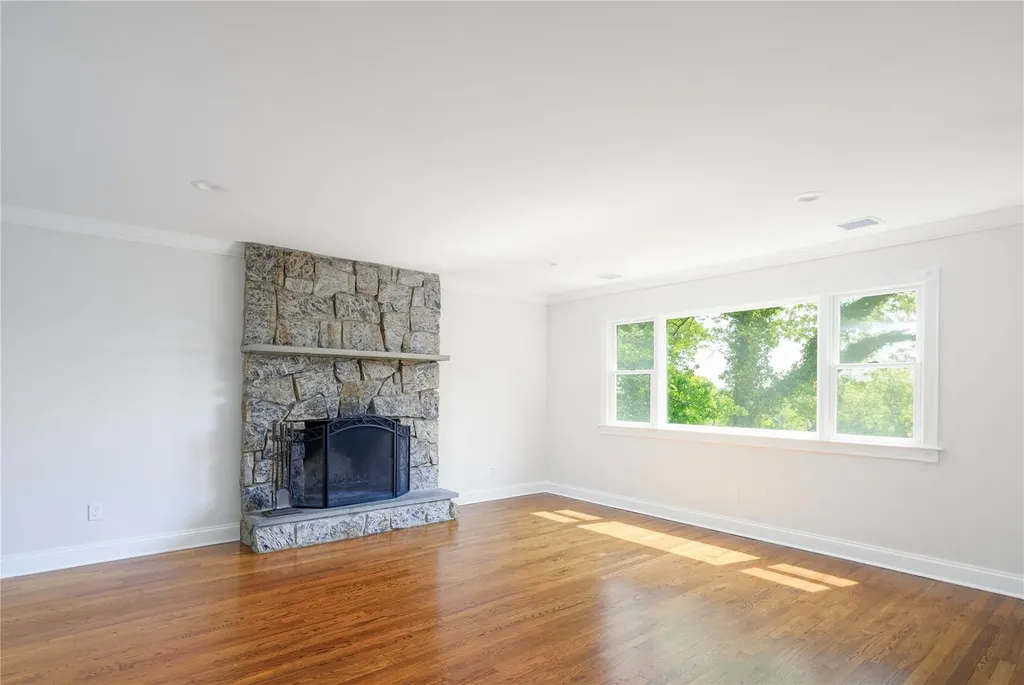 34 E Slope Road Bayville NY 11709