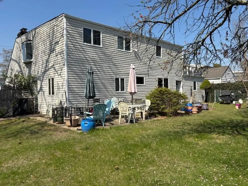 2 Copiague Place Copiague NY 11726