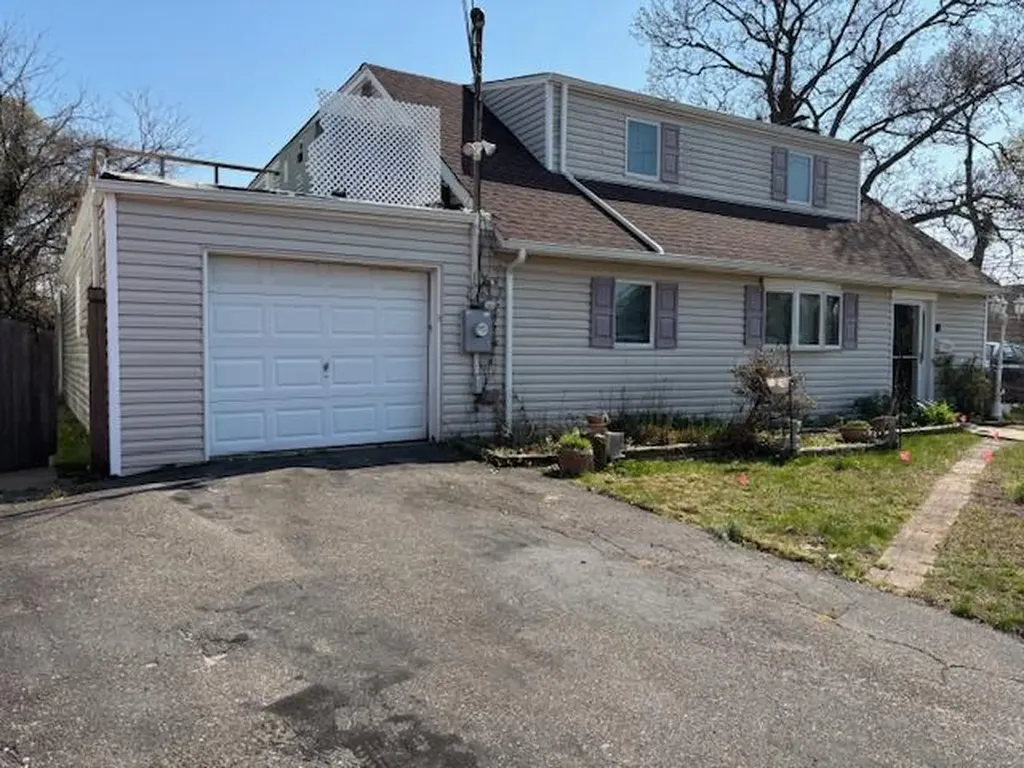 2 Copiague Place Copiague NY 11726