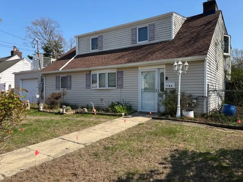 2 Copiague Place Copiague NY 11726