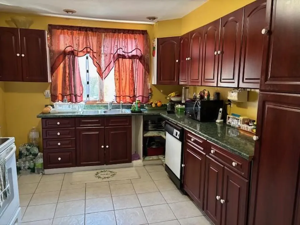 2 Copiague Place Copiague NY 11726