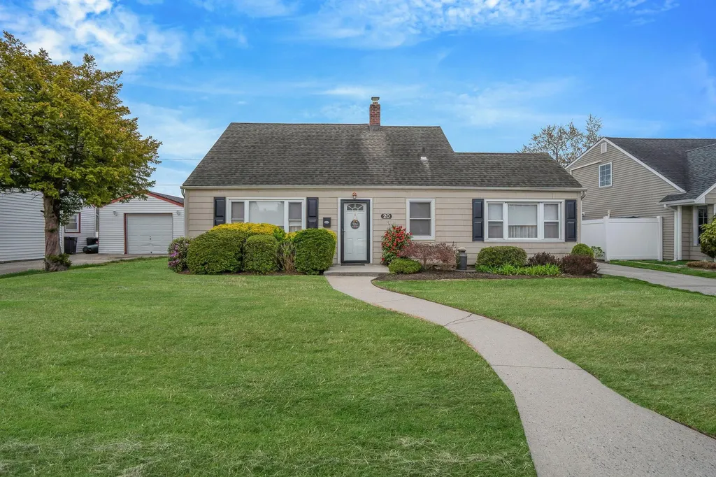 20 Harbor Lane Levittown NY 11756