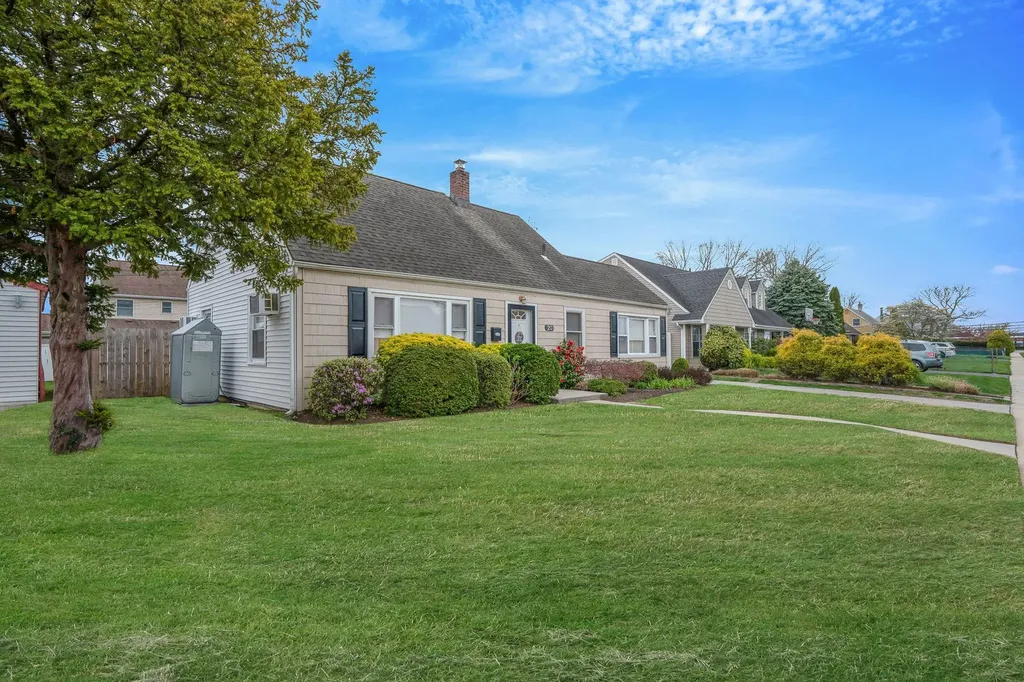 20 Harbor Lane Levittown NY 11756