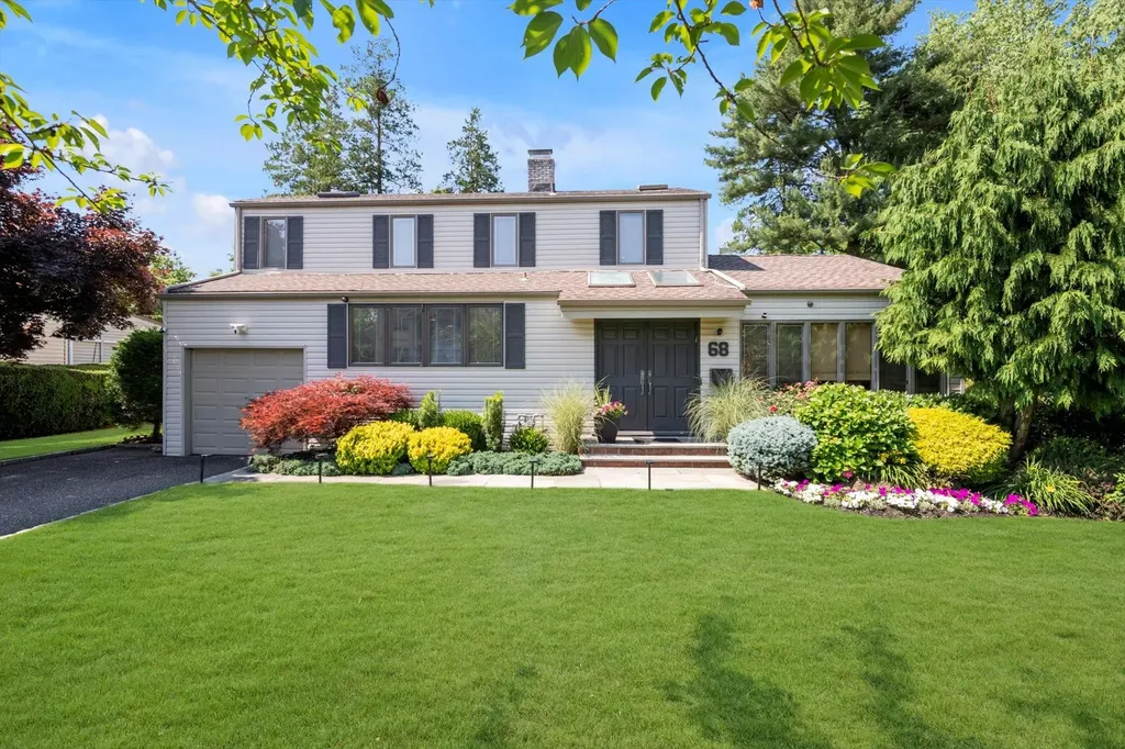 68 Argyle Road Albertson NY 11507