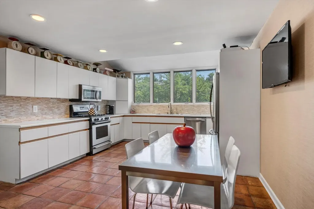 68 Argyle Road Albertson NY 11507