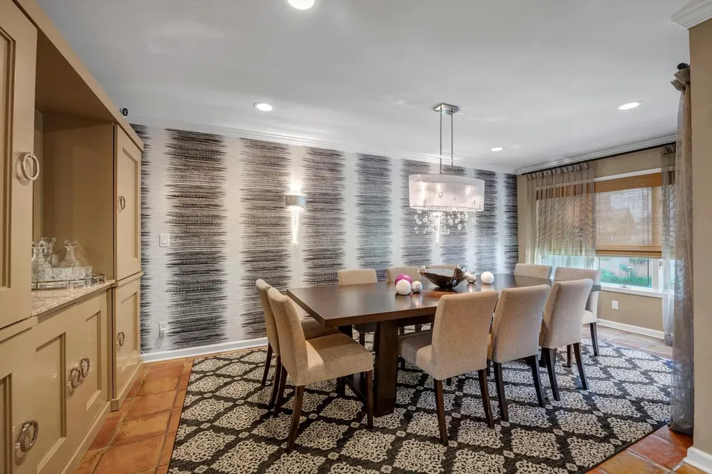 68 Argyle Road Albertson NY 11507