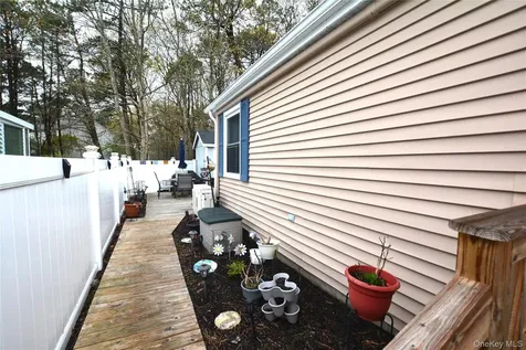 77 Village Circle W Manorville NY 11949