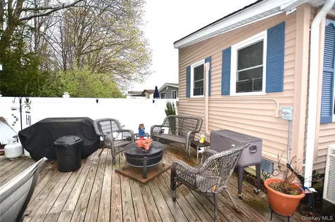 77 Village Circle W Manorville NY 11949