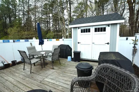 77 Village Circle W Manorville NY 11949