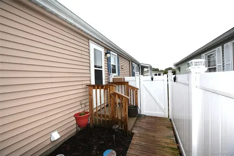 77 Village Circle W Manorville NY 11949