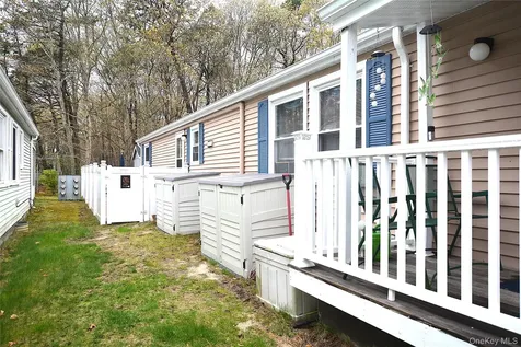 77 Village Circle W Manorville NY 11949