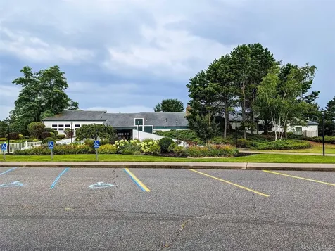 77 Village Circle W Manorville NY 11949