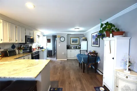77 Village Circle W Manorville NY 11949