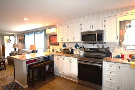 77 Village Circle W Manorville NY 11949