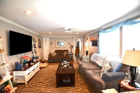 77 Village Circle W Manorville NY 11949