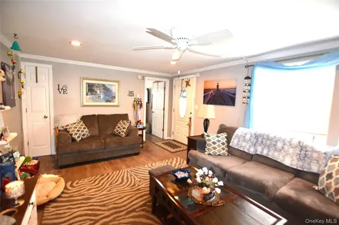 77 Village Circle W Manorville NY 11949