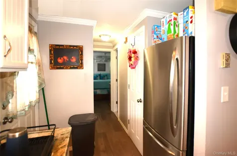 77 Village Circle W Manorville NY 11949