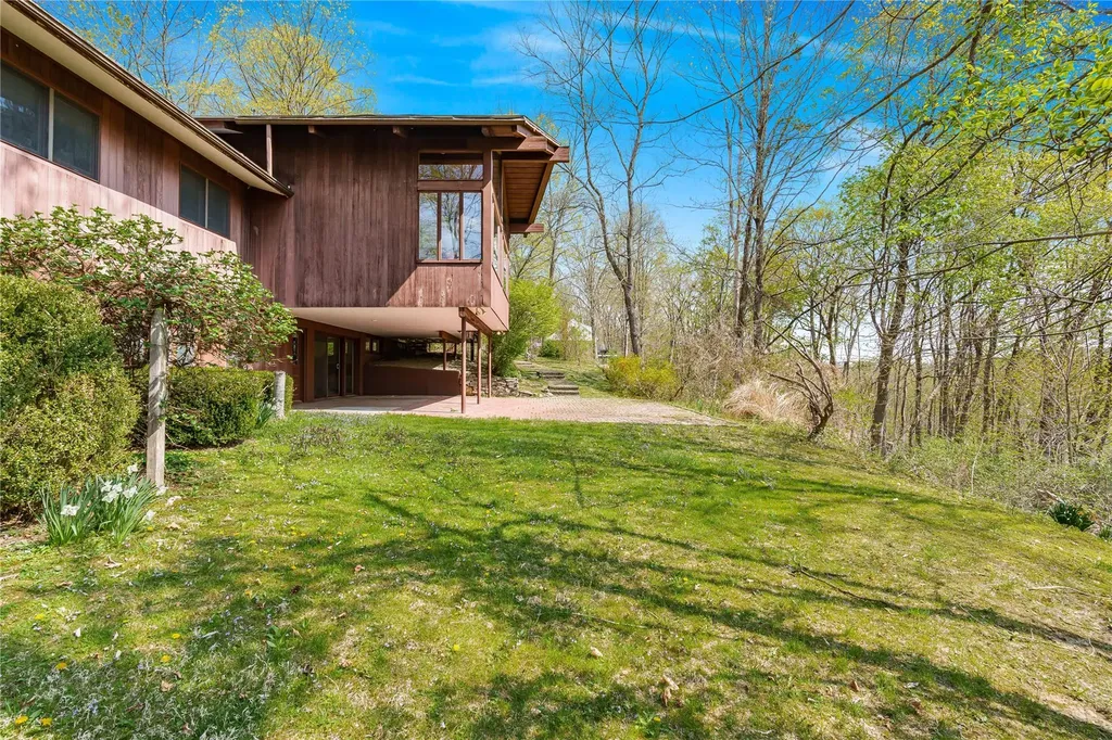 122 Ridgeview Road Poughkeepsie NY 12603