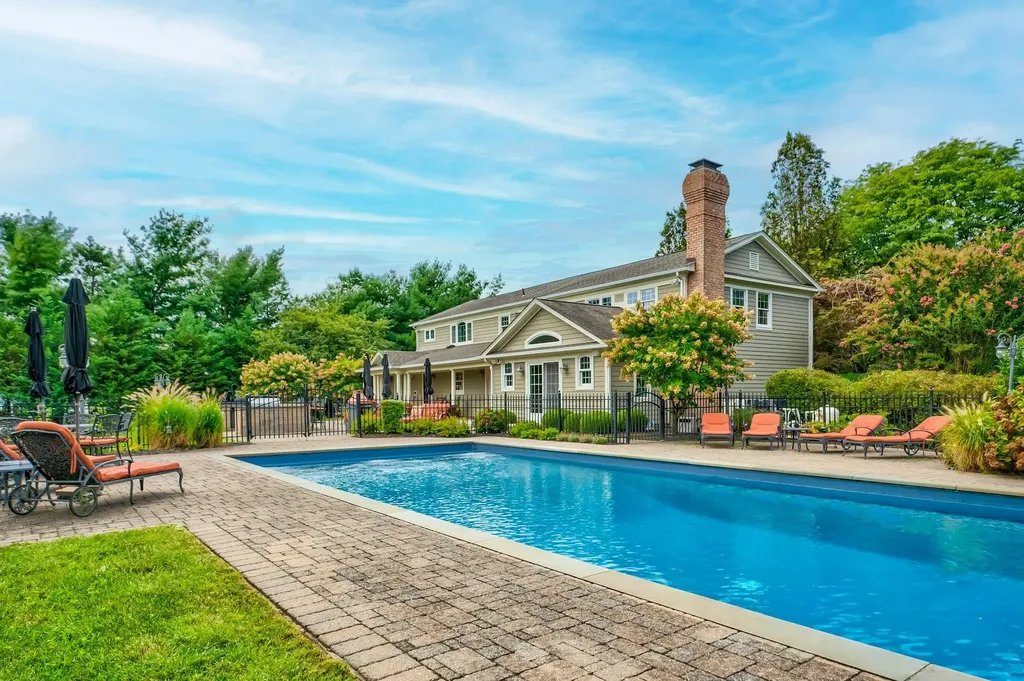 9 Clancy Drive Northport NY 11768