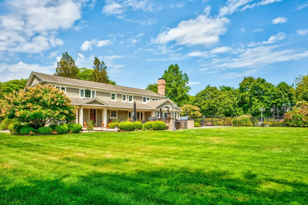 9 Clancy Drive Northport NY 11768