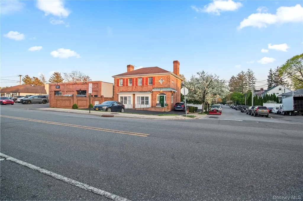 191 Forest Avenue Locust Valley NY 11560