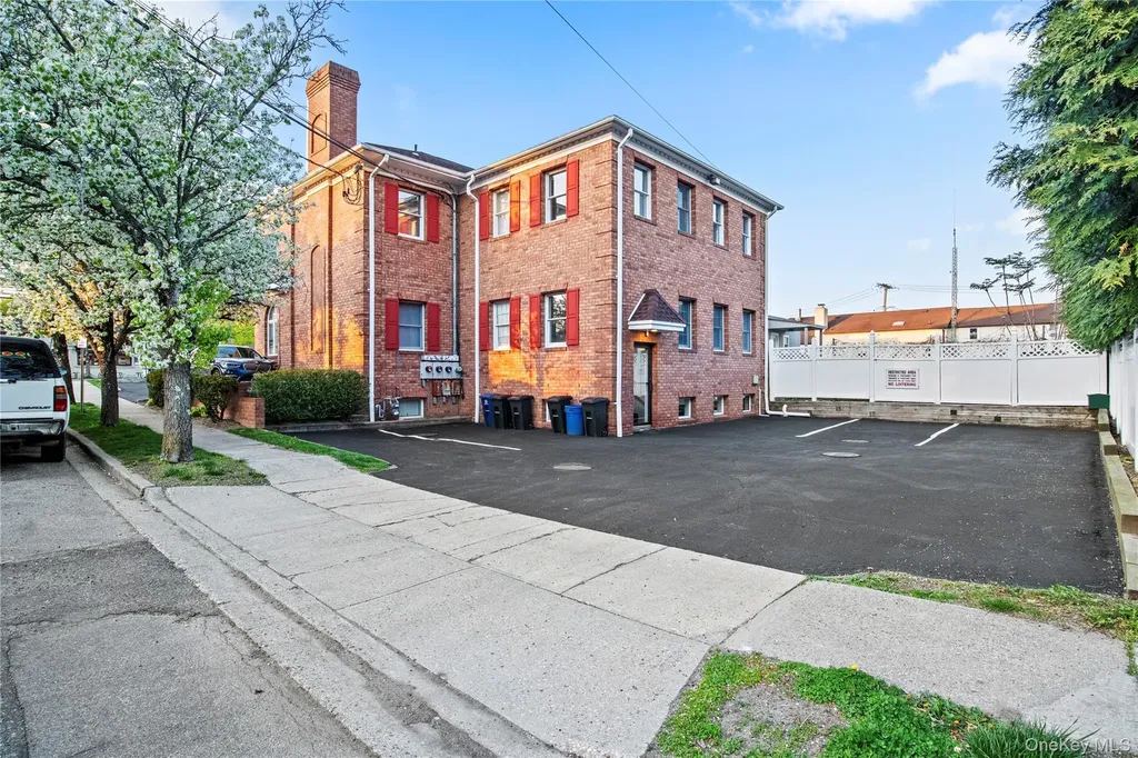 191 Forest Avenue Locust Valley NY 11560