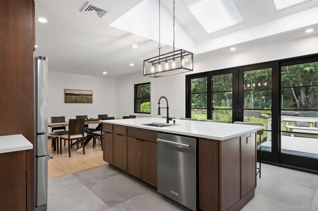 79 Brookhill Lane Huntington NY 11743