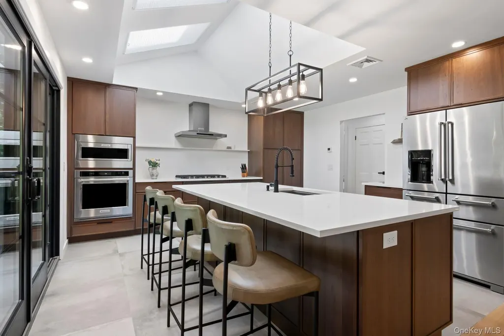 79 Brookhill Lane Huntington NY 11743