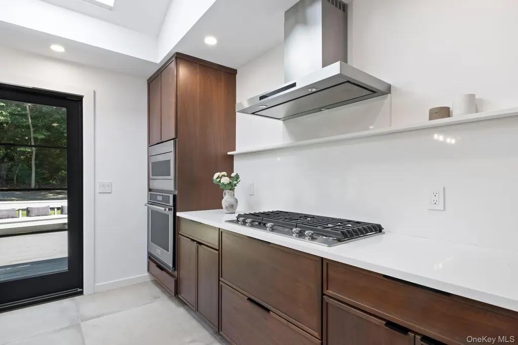 79 Brookhill Lane Huntington NY 11743
