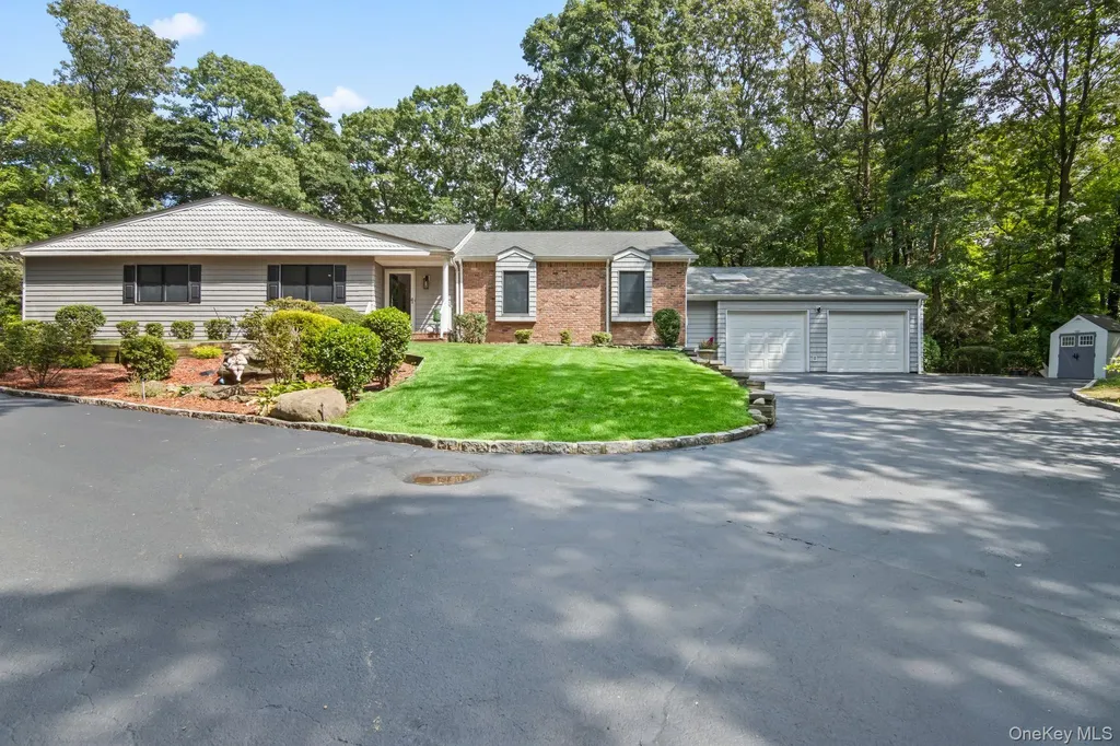 79 Brookhill Lane Huntington NY 11743
