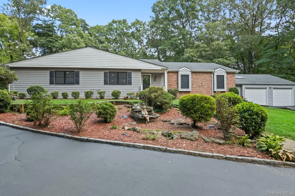 79 Brookhill Lane Huntington NY 11743