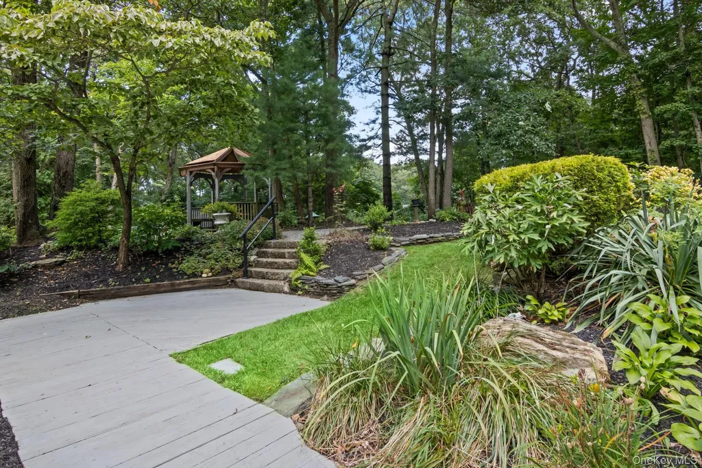 79 Brookhill Lane Huntington NY 11743