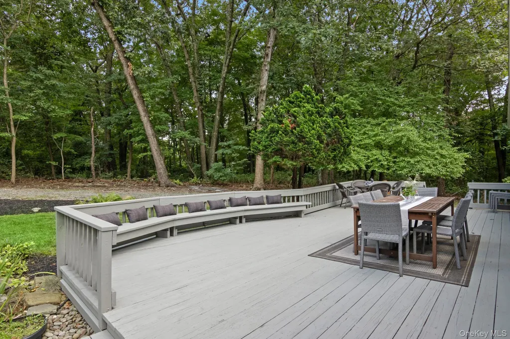79 Brookhill Lane Huntington NY 11743