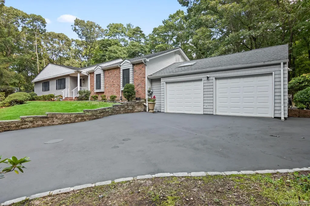 79 Brookhill Lane Huntington NY 11743