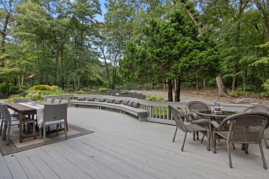 79 Brookhill Lane Huntington NY 11743