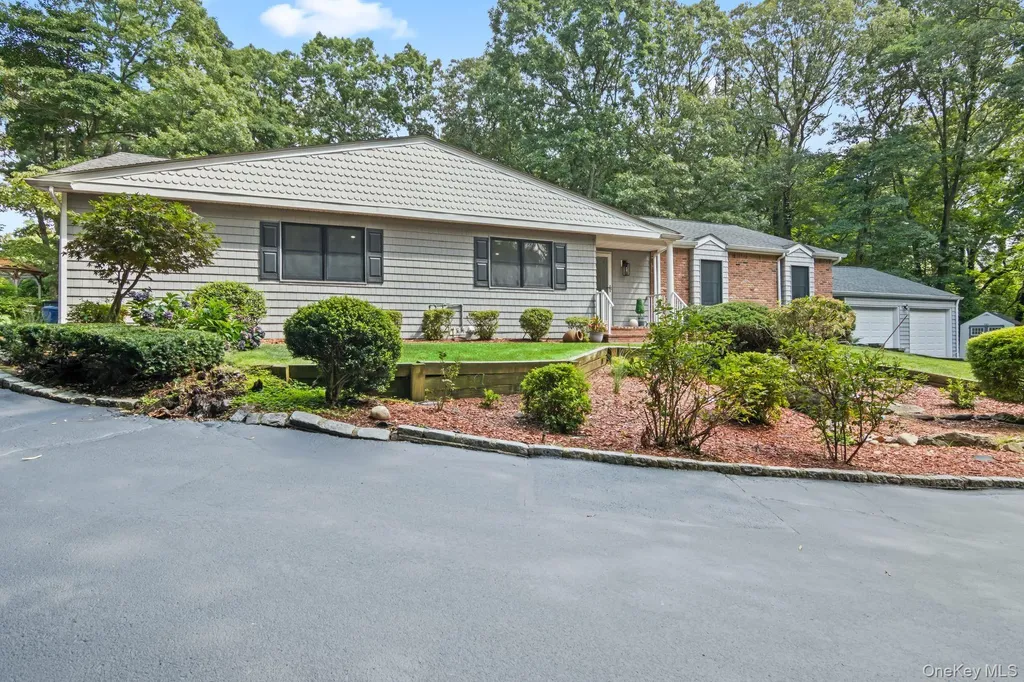 79 Brookhill Lane Huntington NY 11743