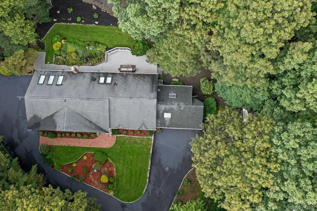 79 Brookhill Lane Huntington NY 11743