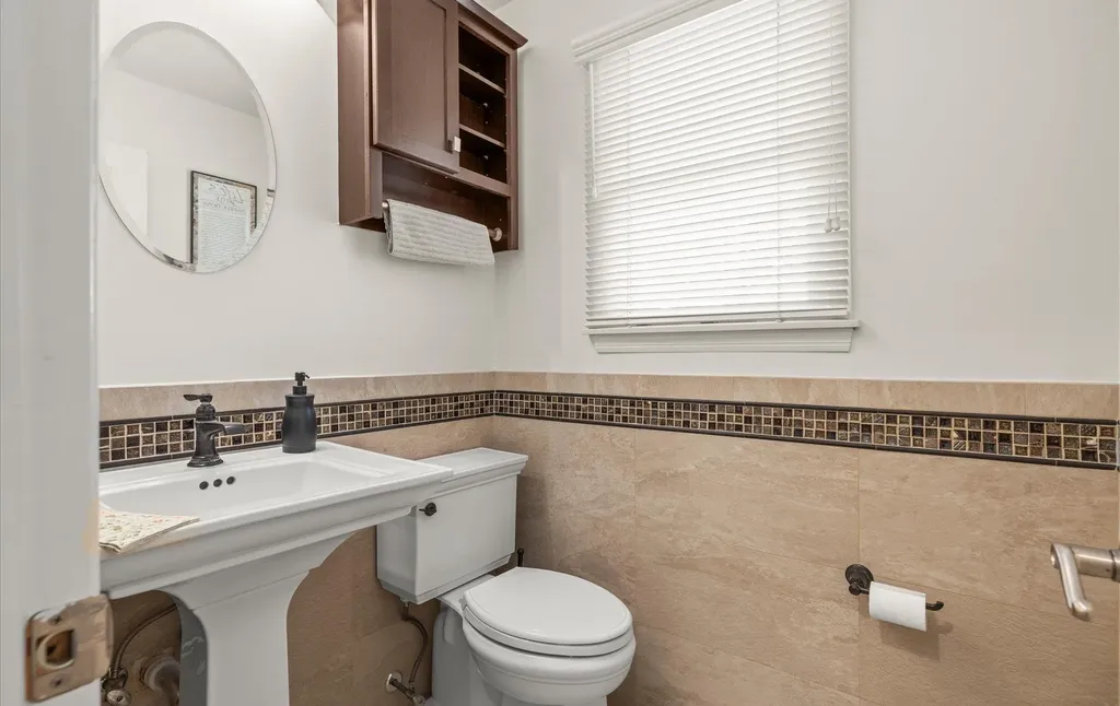144 Kings Park Road Commack NY 11725