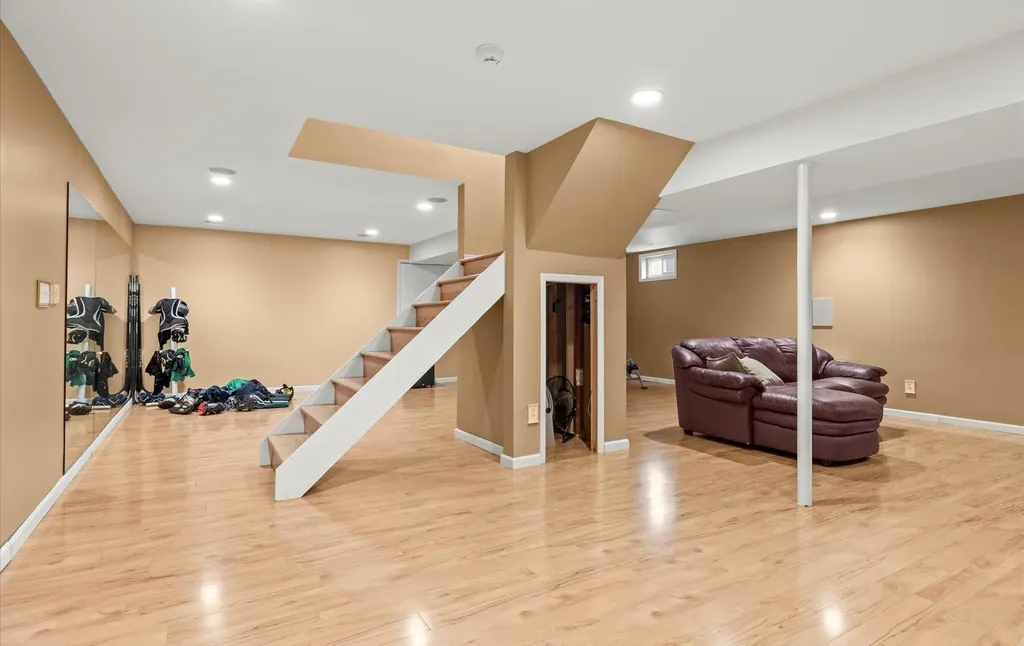 144 Kings Park Road Commack NY 11725