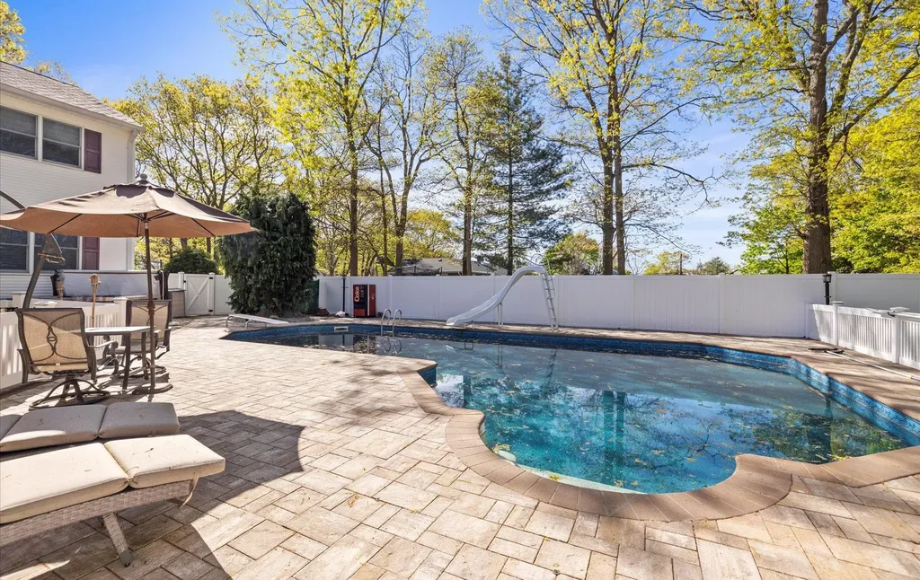 144 Kings Park Road Commack NY 11725