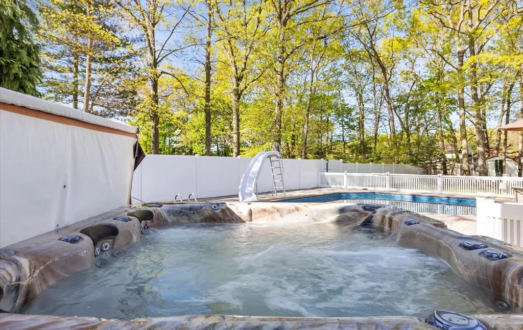 144 Kings Park Road Commack NY 11725