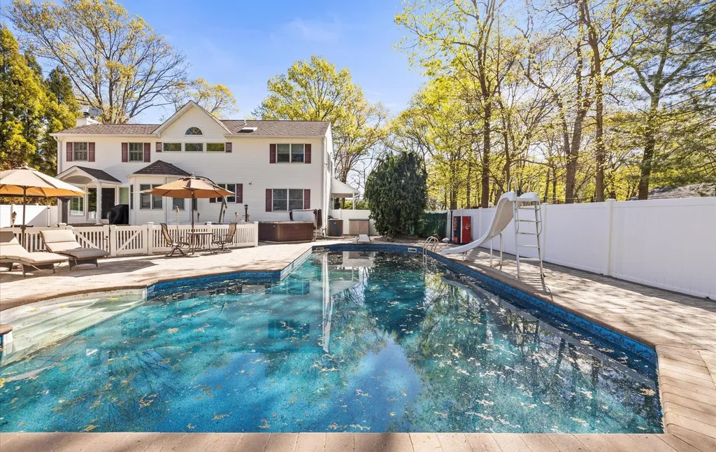 144 Kings Park Road Commack NY 11725