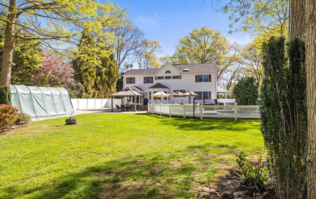 144 Kings Park Road Commack NY 11725