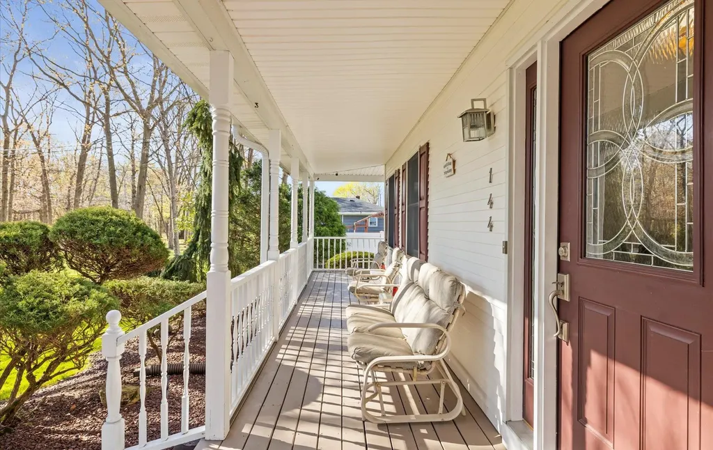 144 Kings Park Road Commack NY 11725