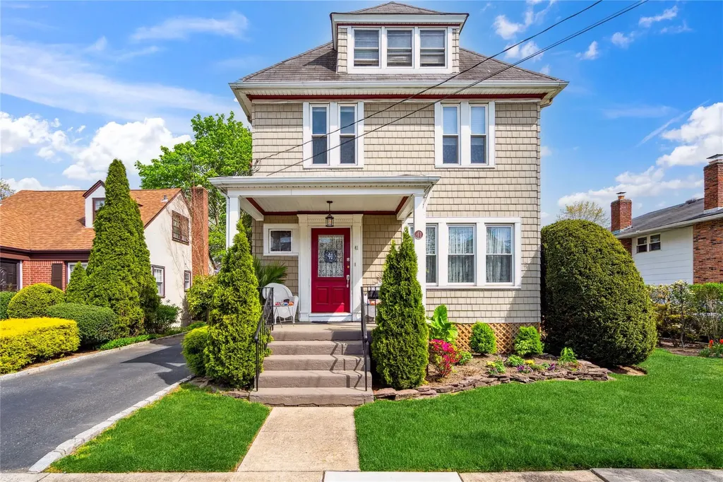 41 Gates Avenue Malverne NY 11565