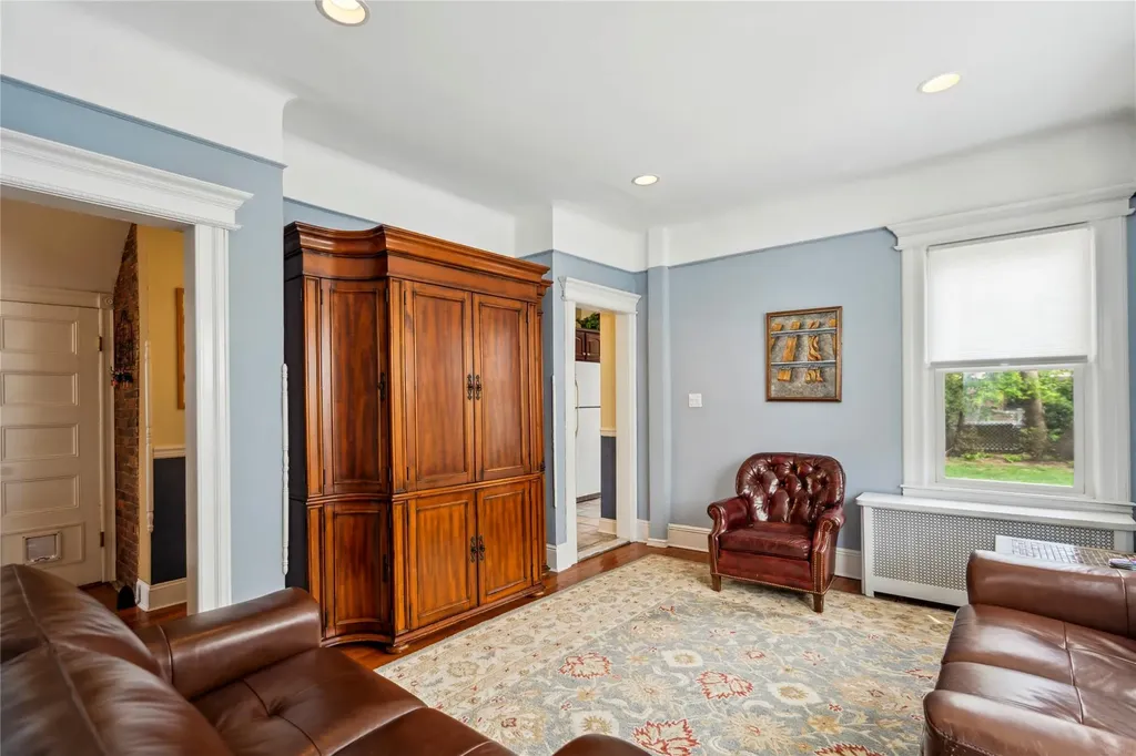 41 Gates Avenue Malverne NY 11565