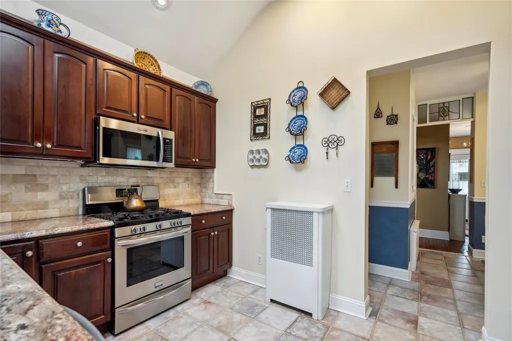 41 Gates Avenue Malverne NY 11565