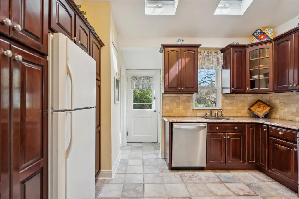41 Gates Avenue Malverne NY 11565
