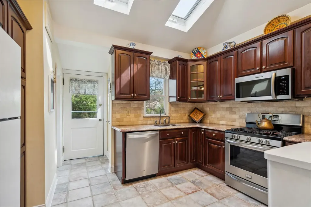 41 Gates Avenue Malverne NY 11565